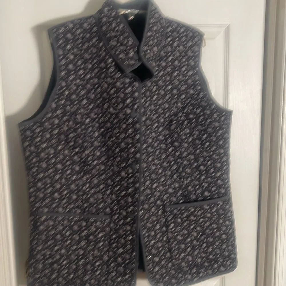 Unbranded Reversible Sleeveless Quilted Ladies Vest with High Collar.